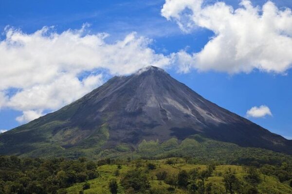 Poas / Arenal Volcano Tour